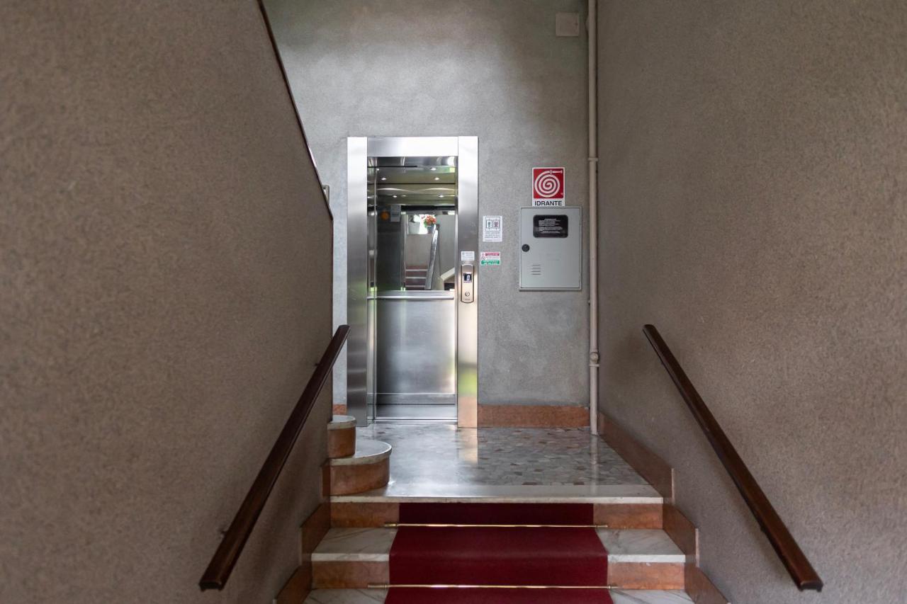 Apartmán Elegante Bilocale In De Angeli - Piazzale Siena Milán Exteriér fotografie